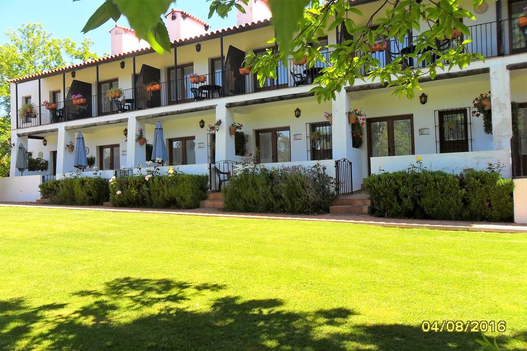 Hotel Apartamento Rural Finca La Media Legua Aracena Esterno foto