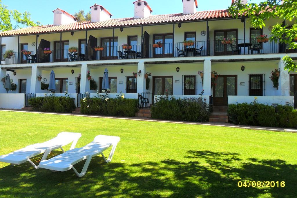 Hotel Apartamento Rural Finca La Media Legua Aracena Esterno foto