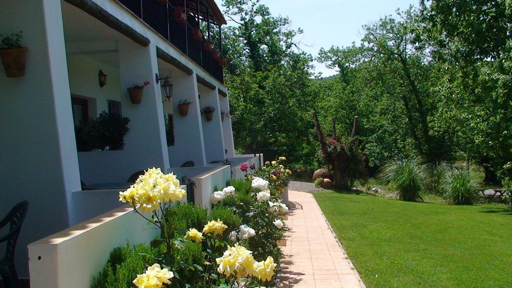 Hotel Apartamento Rural Finca La Media Legua Aracena Esterno foto